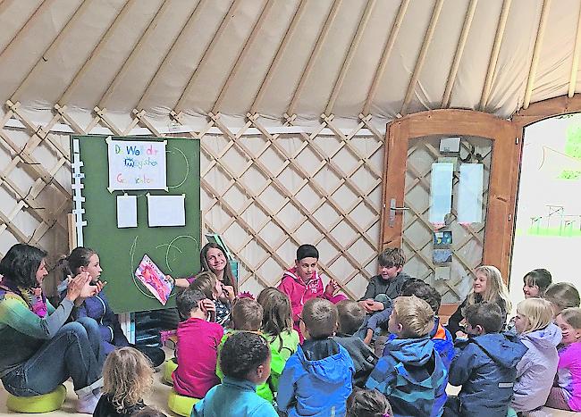 In Venthône oberhalb von Siders findet der erste Kinder-Literaturclub im Wallis statt.