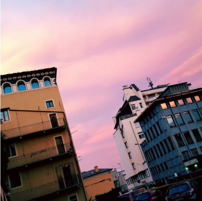 Abendrot in Aosta. Das Spektakel am Himmel war schweizweit und auch im nahen Ausland zu bewundern.