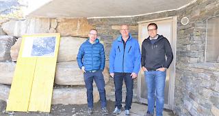 Feierliche Einweihung. Urs Andereggen, Amt f&uuml;r Strukturverbesserungen, Urban Eyer, Gemeindepr&auml;sident Ried-Brig, sowie Projektleiter Markus Heinzmann (v.l.) pr&auml;sentierten am Freitag gemeinsam mit weiteren im Projekt integrierten Stellen die neue Trinkwasserversorgung auf der Wasenalp.