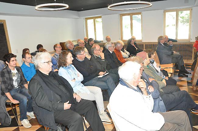 Gespannt lauschten die Vereinsmitglieder den Ausführungen ihrer Präsidentin sowie dem Referat von alt-Staatsarchivar Bernard Truffer.