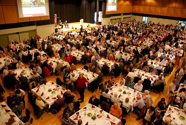 Blick in die von WKB-Aktionären voll besetzte Simplonhalle.