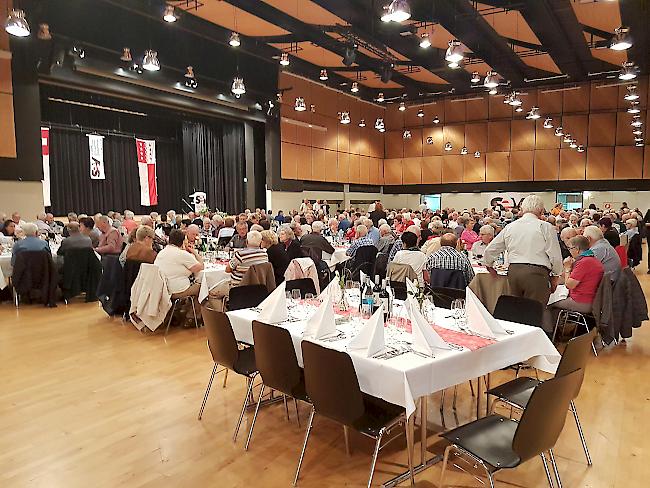 Die Mitglieder des Pensionierten-Verbandes feiern in der Simplonhalle.