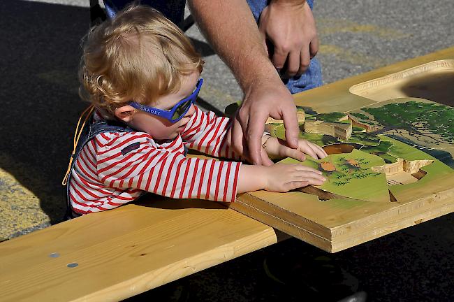 Am Stand zum Thema «Schutzwald» konnten auch die Kleinsten Erfahrungen sammeln.