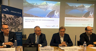 Matthias Sulzer (Inretis AG), Paul Michellod (Direktor FMV), Jean-Michel Cina (VR-Pr&auml;sident FMV) und Michel Schwery (Direktor EnAlpin) pr&auml;sentieren das gemeinsame gesch&auml;ftsmodell. (v.l.n.r.)