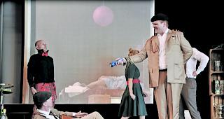 Neun Mal. Der Theaterverein bei den Proben f&uuml;r &laquo;Eine Kom&ouml;die im Dunkeln&raquo;: Neun Vorstellungen sind in Sicht. 