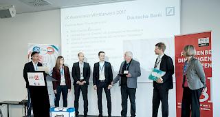 Patrick Bizeau (3. v. links), Leiter Informatik des Spital Wallis, konnte die Auszeichnung an der Preis&uuml;bergabe in K&ouml;ln entgegen nehmen.	Foto zvg