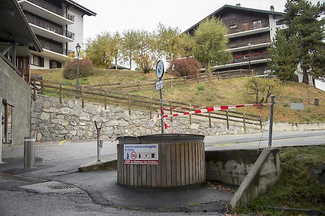 Der Leichnam wurde in einem Molok mitten im Dorf entsorgt.