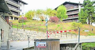 Auff&auml;llig. Mitten im Dorf wurde die Leiche der 81-J&auml;hrigen in einem M&uuml;llcontainer entdeckt.  