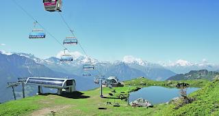 Unter die Haube? Die Gletscherbahn Moosfluh mit der Zwischenstation Blausee. In der Aletsch Arena k&ouml;nnten schon bald die Hochzeitsglocken l&auml;uten. 