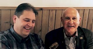 Ignaz Eggel, abtretender Zunfthauptmann, mit seinem Nachfolger Stephan Schmid