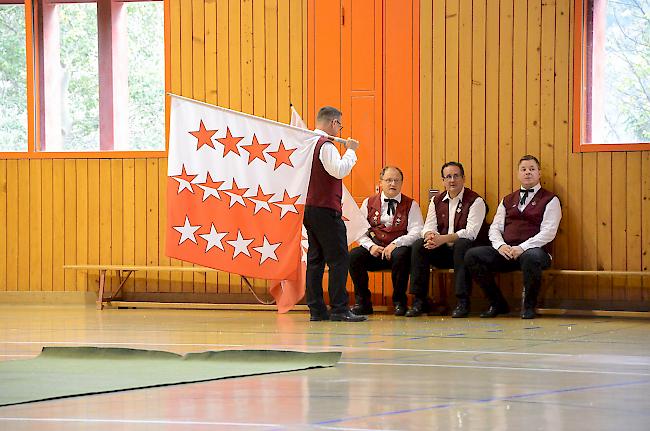 Jubiläumsausgabe. Impressionen vom 40. Wanderpreis der Walliser Fahnenschwinger in der Natischer Klosi-Turnhalle.