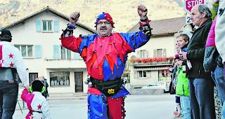 &laquo;Schellen-Herbi&raquo;. Herbert Michlig am Samstagabend mit 210 Kleinschellen unterwegs in Turtmann: &laquo;Ich hoffe, ich habe keine verloren.&raquo; 