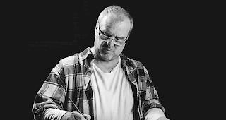 Leise. Andreas Berger in seinem St&uuml;ck &laquo;Ein Leben&raquo;: Eine pers&ouml;n-liche und leise Auseinandersetzung mit Fremdem und Fremden. 