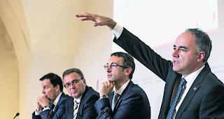 &Uuml;berzeugt. Der Sittener Stadtpr&auml;sident Philippe Varone und die drei Staatsr&auml;te Roberto Schmidt, Fr&eacute;d&eacute;ric Favre und Christophe Darbellay (von links) liefern Details.  