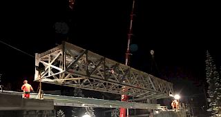 Letzte Z&uuml;ge. Die Getwingbr&uuml;cke hat nach &uuml;ber 100 Jahren ausgedient und wird ersetzt.