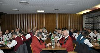 Die Vertreter der Oberwalliser Jodlervereine am Freitag im &laquo;Br&uuml;ckenhof&raquo;  in Lalden.