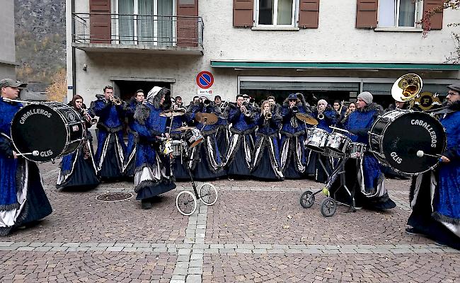 Gleichzeitig legte die Guggenmusik Caballeros in Glis den Startschuss zu ihrem eigenen Jubiläum.