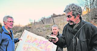 Voller Informationen. Die Gesteinsschichten stecken voller Geschichten, so Kartenautor Michel Marthaler (rechts). 