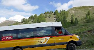 Nach oben. Mehr G&auml;ste nutzen das Busangebot im Binntal.