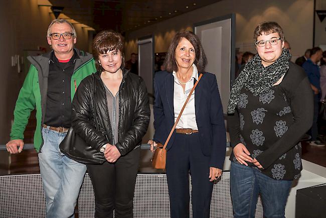 Meinrad (58) und Beatrice Abgottspon (53), Ursula Furrer (56) und Manuela Brigger (28), alle aus Staldenried.