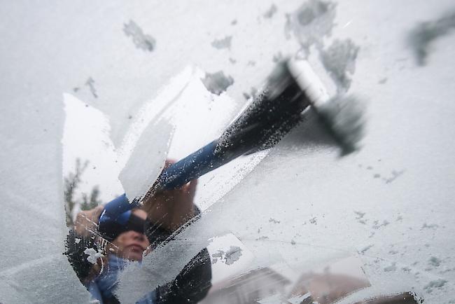 Eiskratzen ist angesagt: Die Nacht von Freitag auf Samstag war frostig.