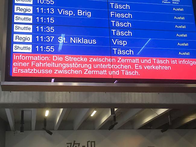 Aufgrund einer Fahrleitungsstörung fielen auf der Strecke zwischen Zermatt und Täsch sämtliche Züge aus. Gegen 14.30 Uhr konnte der Unterbruch behoben werden.  