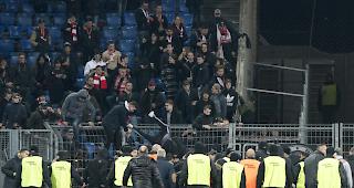 Nicht nur im G&auml;stesektor sorgten aufgebrachte Sittener Fans am Samstagabend f&uuml;r Aufruhr. 