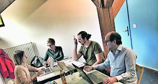 Keine einfache Sache. Die Jury bewertet die eingereichten Arbeiten.  