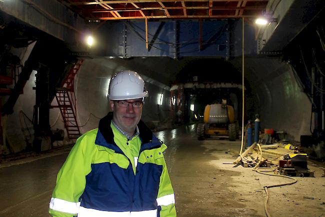 Guter Dinge. A9-Chef Martin Hutter blickt mit Vorfreude auf die bevorstehende Eröffnung (hier im Nachbartunnel Visp, wo derzeit betoniert wird).