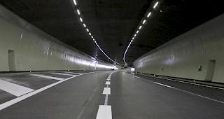 Im A9-Tunnel Eyholz sind in den n&auml;chsten beiden Wochen f&uuml;r Kontrollarbeiten mehrere Nachtsperrungen geplant. Der Verkehr wird in dieser Zeit auf die Kantonsstrasse umgeleitet.
