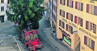 Imposant. Foto aus dem B&uuml;ro der indual GmbH beim Sebastiansplatz. Die Full-Service-Agentur im Webbereich hatte bei den Aufstellarbeiten einen Logenplatz. 