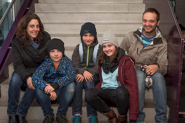 Daniela (38), Jona (11), Noah (12), Enja (14) und Titus Fux (39), alle fünf aus Turtmann.