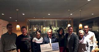 Viel Geld. &Uuml;bergabe des Checks in der Natischer Zuckerpuppe.