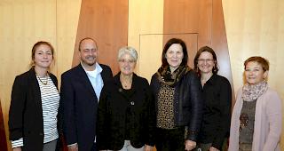 Generalversammlung der SPO (von links). Claudia Alpiger (neu im Vorstand), Gilbert Truffer (neu CO-Pr&auml;sident), Silva Semadeni (Nationalr&auml;tin Graub&uuml;nden), Esther Waeber- Kalbermatten (Staatsraetin Wallis), Christine Seipelt Weber (neu im Vorstand) und Doris Schmidhalter-N&auml;fen (Co-Pr&auml;sidentin).