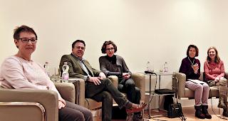 Fachleute informierten. Seniorenbetreuerin Sybille Schmidt, Spitex-Vertreter Uli Prior, &Auml;rztin Christine Baumann, Ursula Dellberg von &laquo;d&rsquo;Nischa&raquo; und Ergotherapeutin Corinne Providoli-Kohlbrenner (von links) gaben bei &laquo;Im eigenen Zuhause alt werden&raquo; wertvolle Auskunft.  