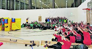 Grossaufmarsch. Die Turnhalle Bammatta in Naters war voll mit engagierten Jugendlichen. 