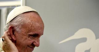 "Wer f&uuml;hrt, muss dienen. Ein guter Chef muss dienen k&ouml;nnen&raquo;, so Papst Franziskus am Gr&uuml;ndonnerstag.