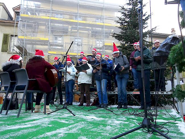 Esperanza Band in Aktion. Zahlreiche Besucher lauschten dem Konzert.