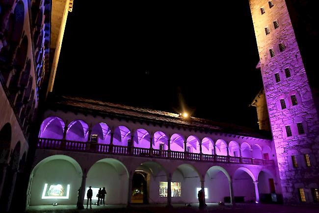 Mit wenig Licht erstrahlte das Stockalperschloss in einem völlig neuen Gewand.