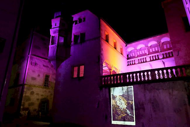 Mit wenig Licht erstrahlte das Stockalperschloss in einem völlig neuen Gewand.