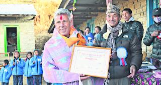 Er&ouml;ffnung. Zwei Jahre nach den verheerenden Erdbeben von 2015 darf sich das Bergdorf Patale &uuml;ber ein neues Schulhaus freuen. Dies auch dank der Sponsoren, die sich an der Benefizveranstaltung von Peter Gschwendtner beteiligt haben. 