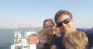 Ella, Efi, Sebastian und Milo w&auml;hrend eines Ausflugs in Afrika.