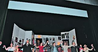 &laquo;Il Barbiere di Siviglia&raquo;. Sie, Mitglieder des Theaters Biel Solothurn, erfreuten sich grossen Beifalls f&uuml;r ihre &laquo;Mafia-Interpretation&raquo; des &laquo;Barbiere&raquo;. 