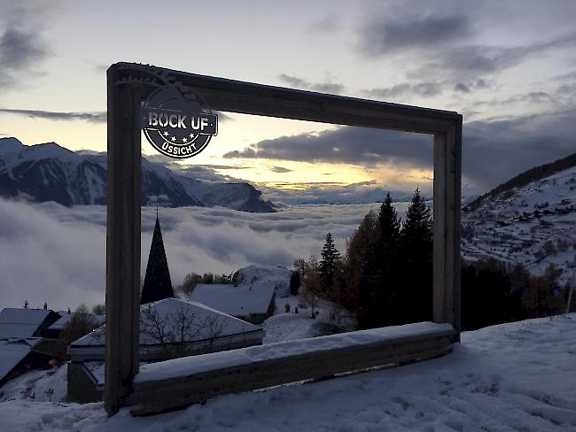 Ende September in Jeizinen: Blick aufs Unterwallis durch den «Bock-uf-Üssicht-Rahmen».