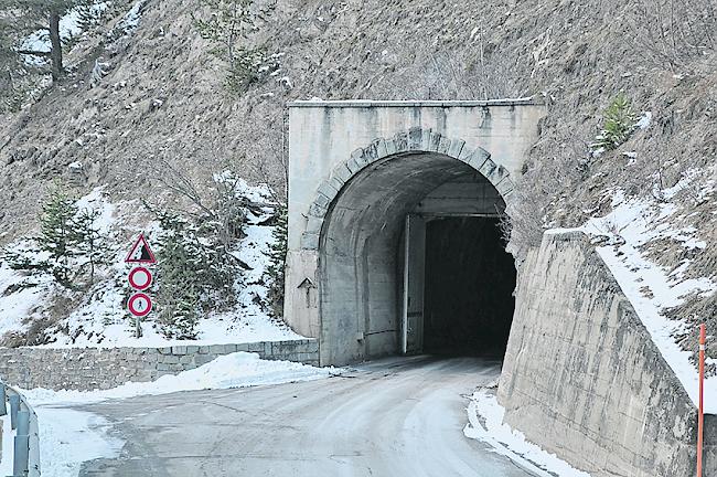 Das Wettertor im Binntaltunnel.