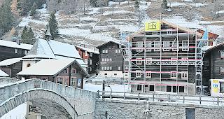 Das Schulgeb&auml;ude in Binn wird renoviert.