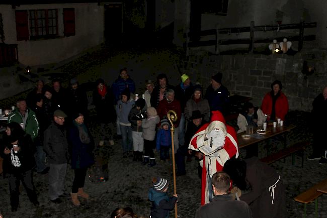 Der Nikolaus begeisterte in Albinen Jung und Alt.
