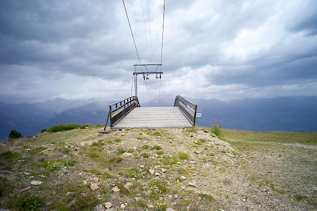 Gemäss eines Berichts der Credit Suisse können weder Sommertourismus noch asiatische Gäste den Rückgang im Winter kompensieren. 