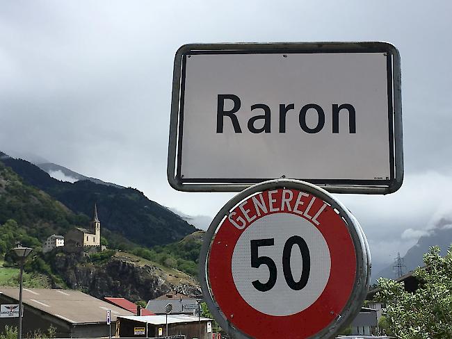 Blick auf die Burgkirche. Die Gemeinde Raron präsentierte am Mittwoch ihren Voranschlag.