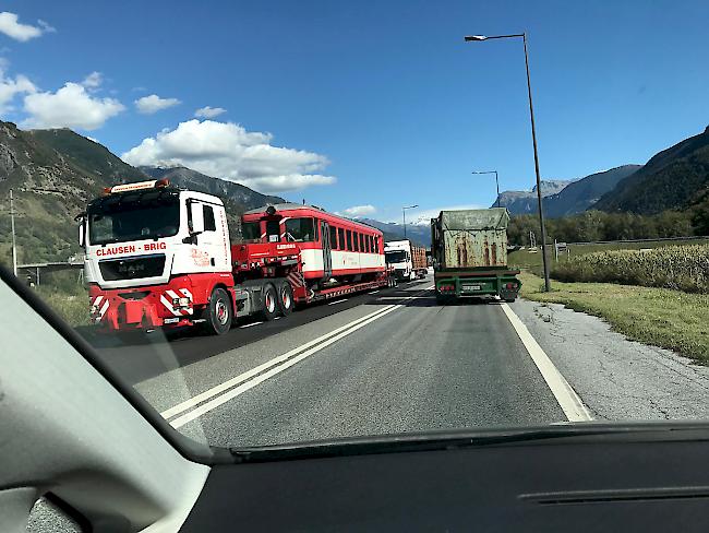 Parlament setzt sich durch. Es soll mehr Geld in die Walliser Strassen fliessen (Symbolbild).